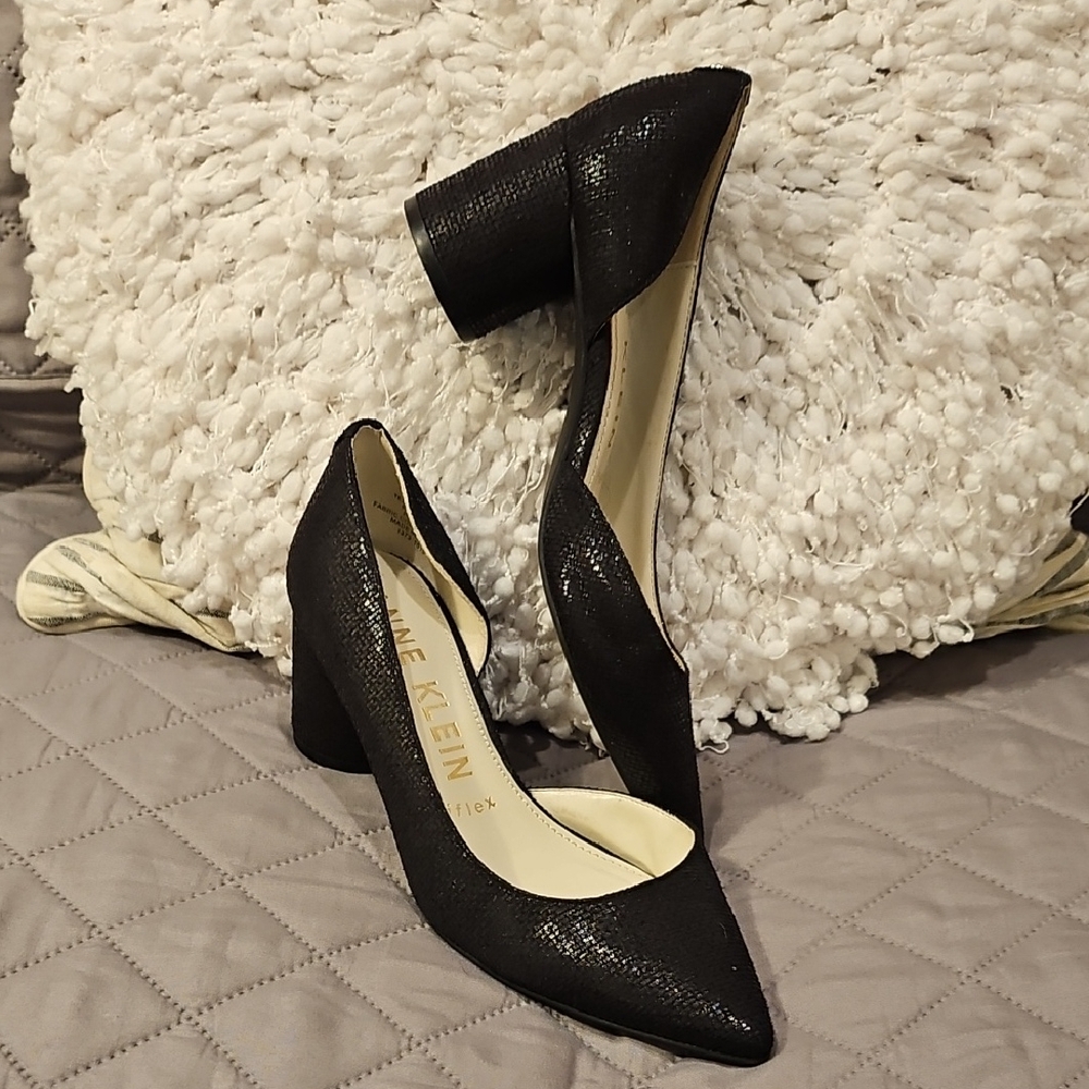 Anne Klein Necessity iflex Black Circle Block Heel Pumps